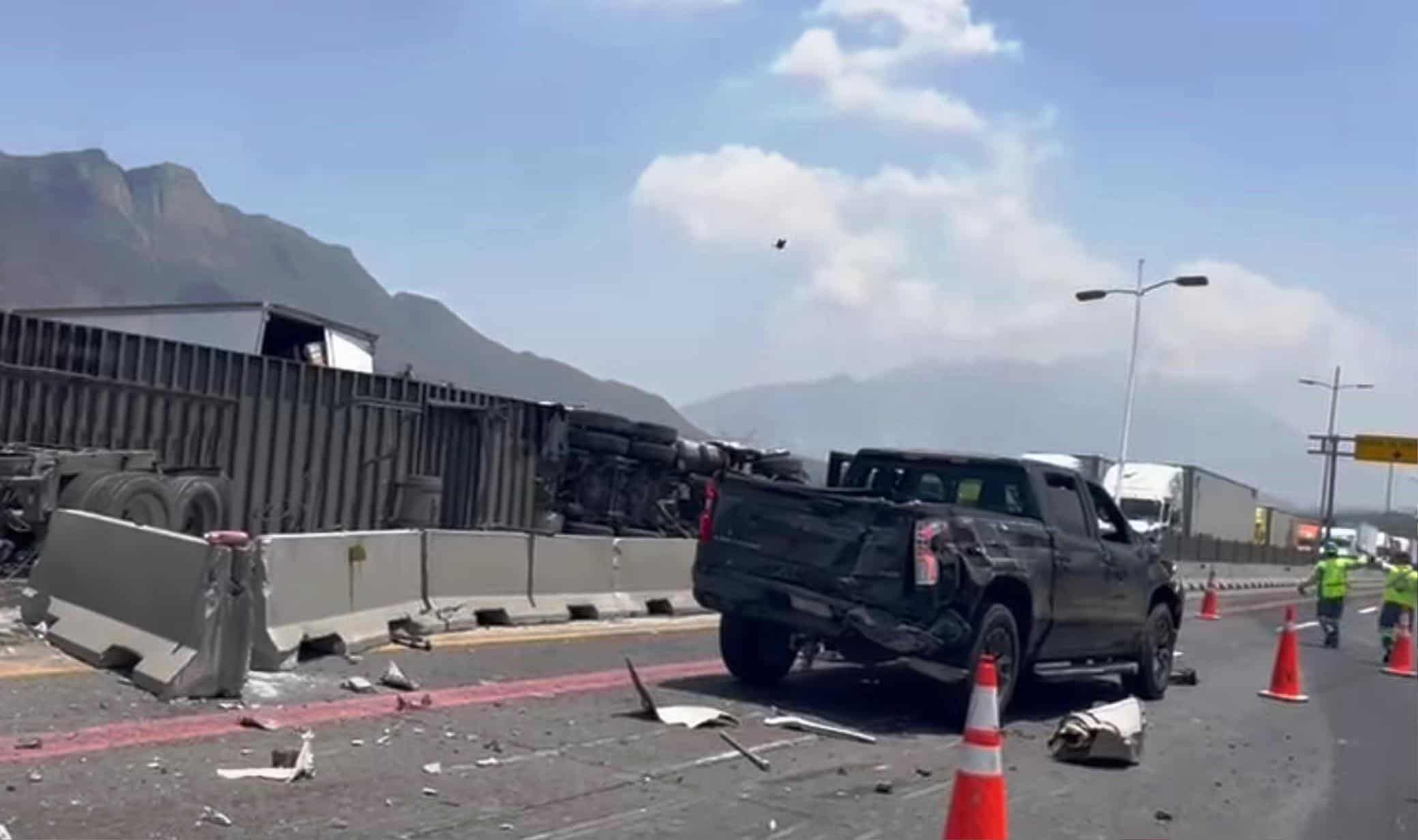 Cerrada autopista Monterrey - Saltillo