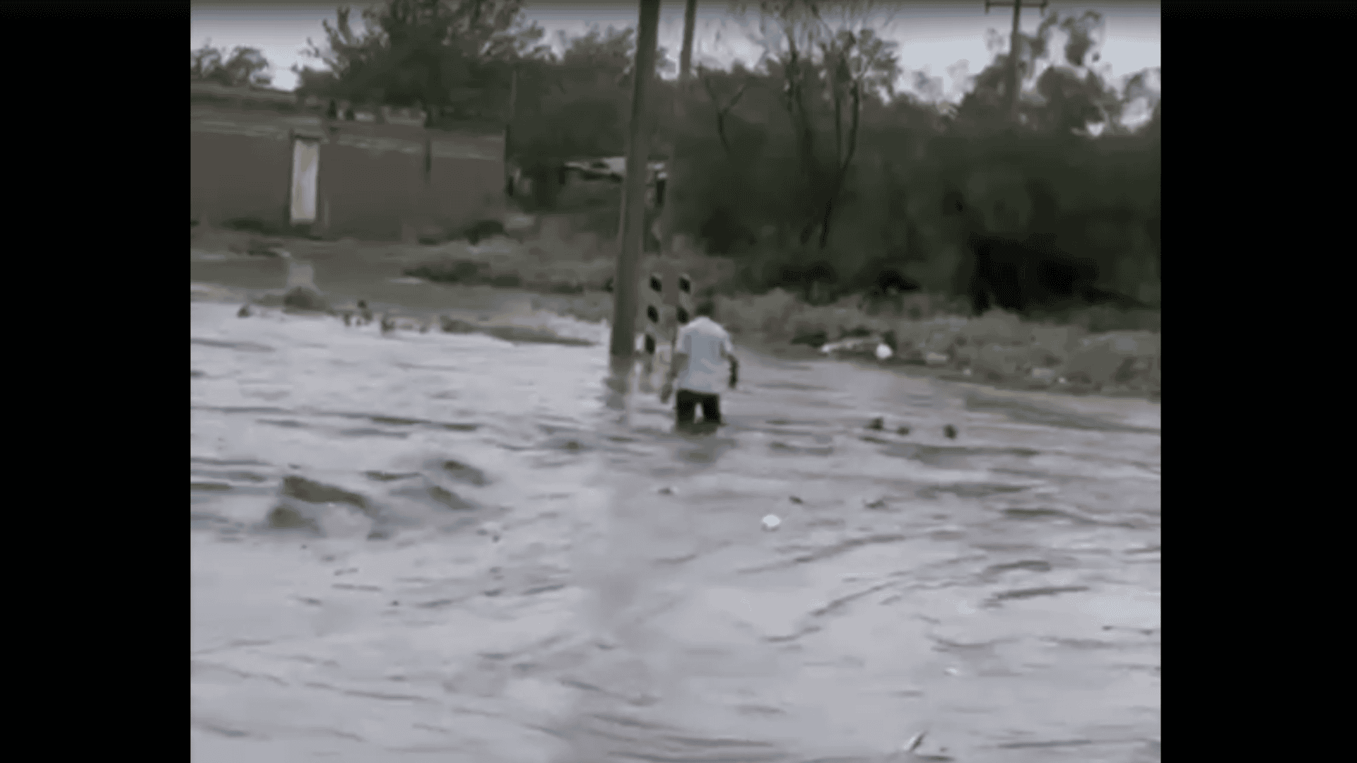 Lluvias torrenciales convierten calles en ríos en Nueva Rosita