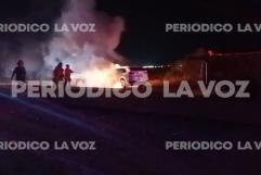 Se quema camioneta tras esquivar semoviente 