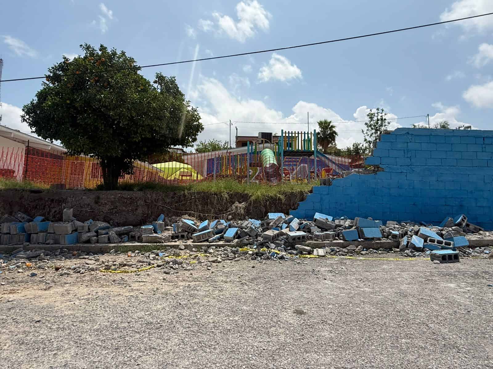 Caída de barda en kínder de Monclova deja expuestos a menores