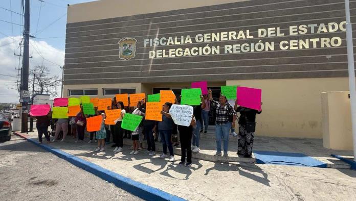 Protesta en Fiscalía familia de Eduardo