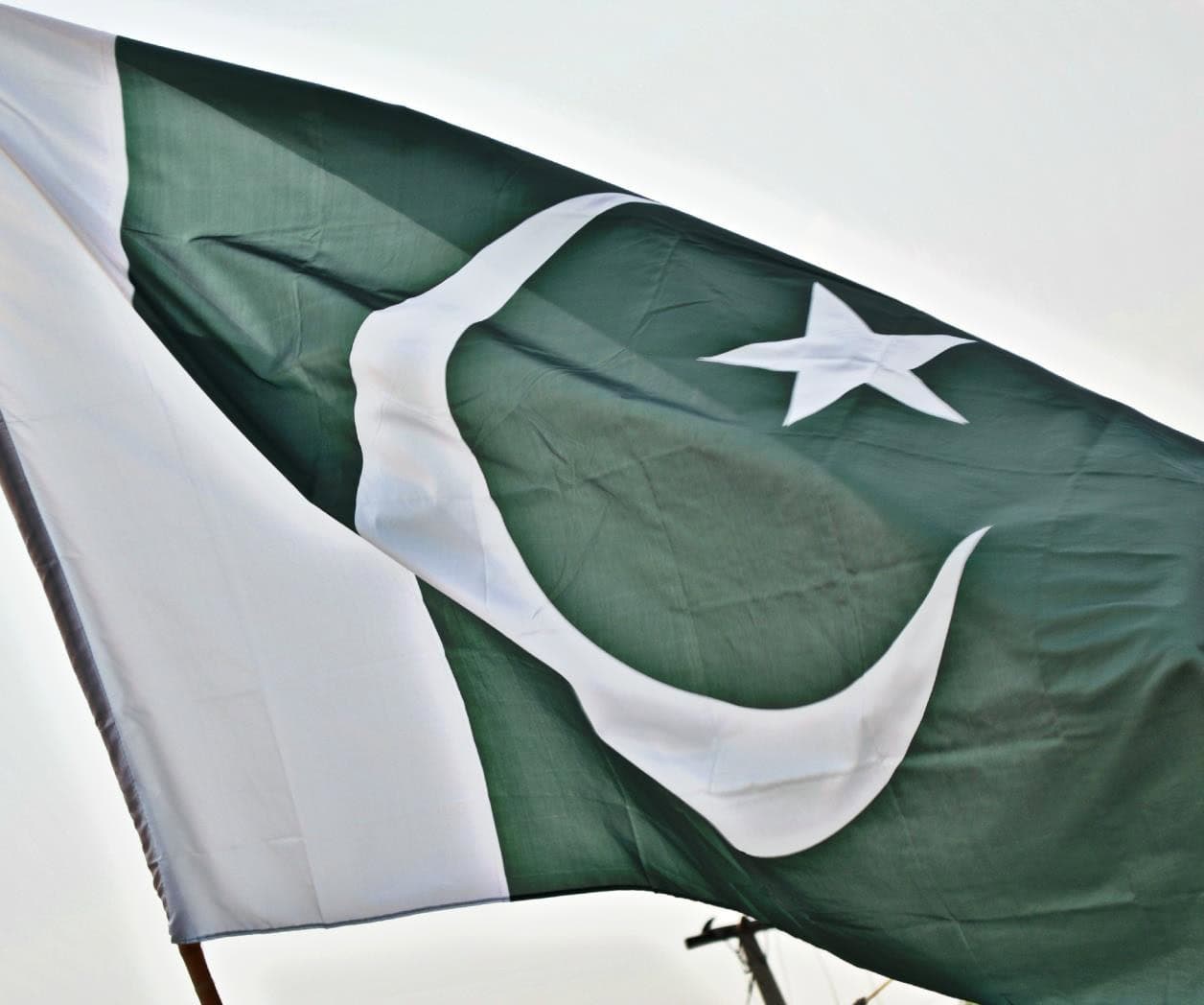 Pakistán contraataca a la India