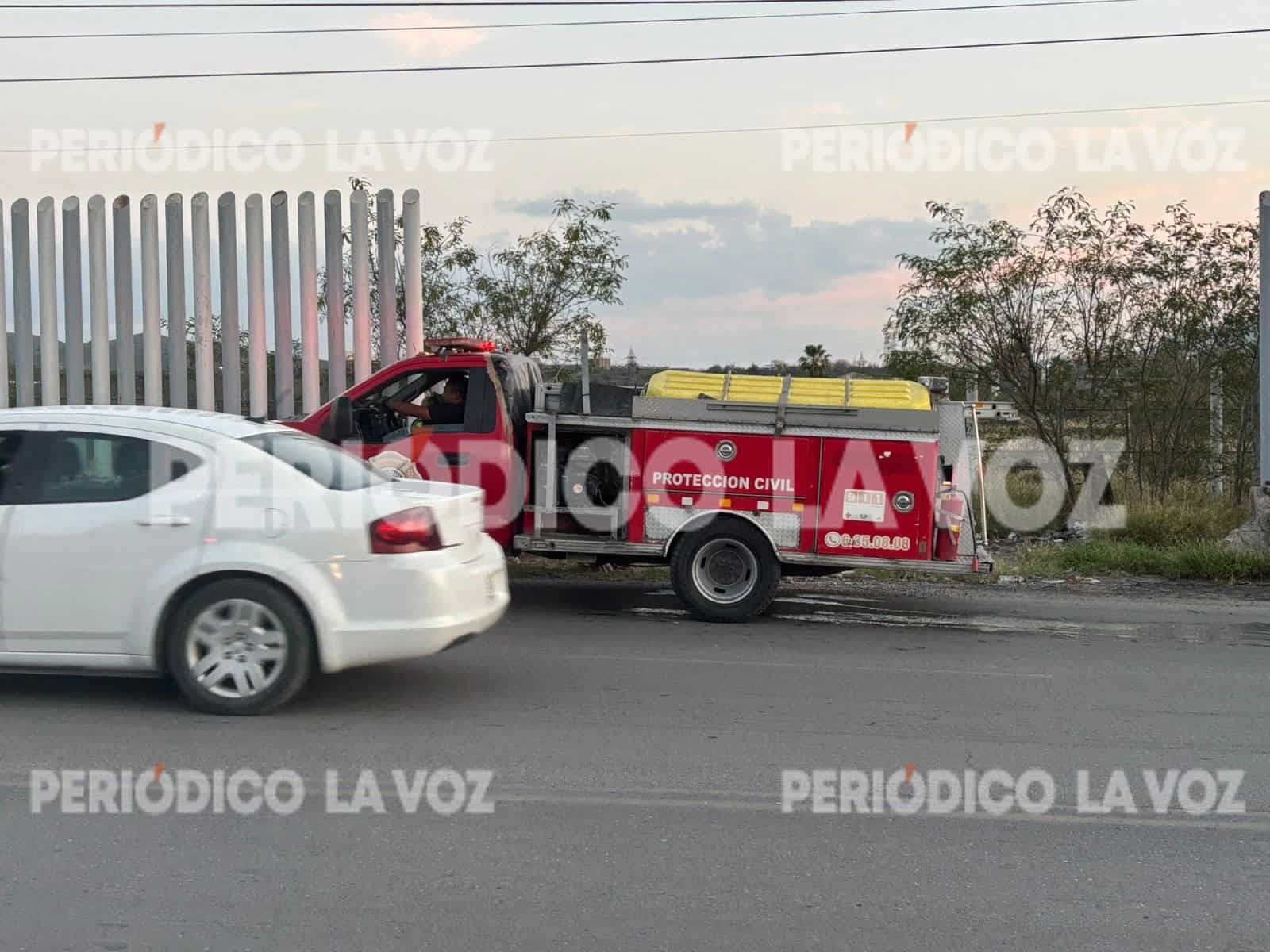 El fuego se expandió rápidamente en el interior de la empresa siderúrgica.
