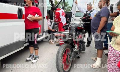 Se lleva de corbata a jovencito en moto 