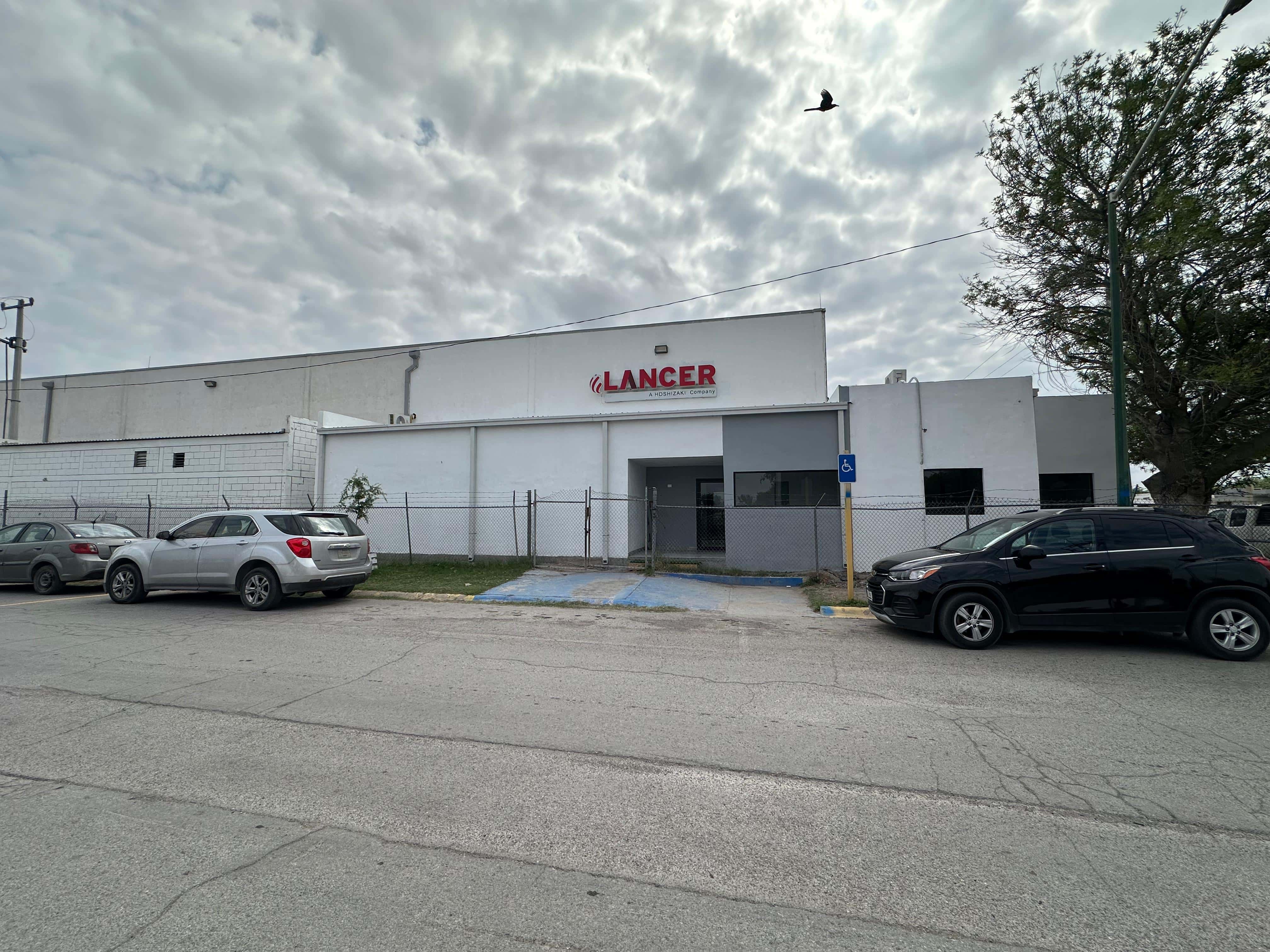 Empleados de la empresa CSPT realizan paro laboral en Lancer