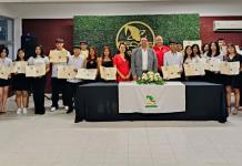 Reciben sus títulos los egresados del Cecytec