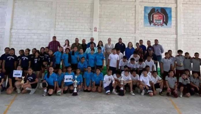 ¡Campeonas! Primaria de Morelos avanza al estatal de voleibol tras final de infarto