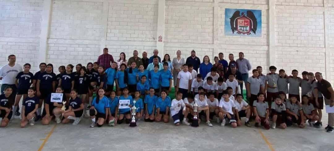¡Campeonas! Primaria de Morelos avanza al estatal de voleibol tras final de infarto