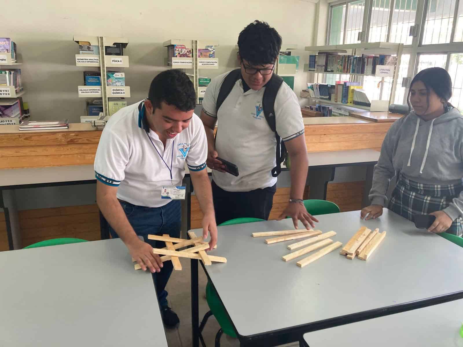Alumnos del CBTA 210 construyen puente de Da Vinci