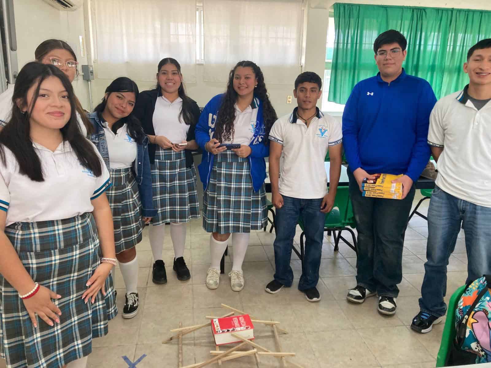 Alumnos del CBTA 210 construyen puente de Da Vinci
