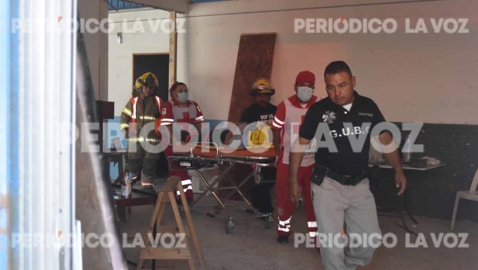 Cae trabajador de tercer piso