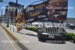 Derriba con camioneta anuncio de McDonald´s