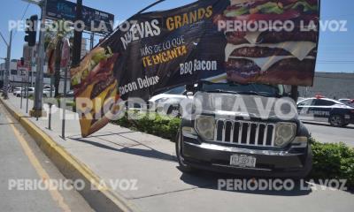 Derriba con camioneta anuncio de McDonald´s