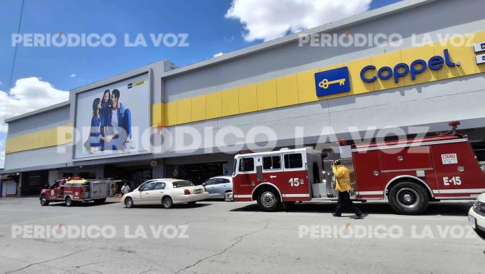 Evacúan Coppel