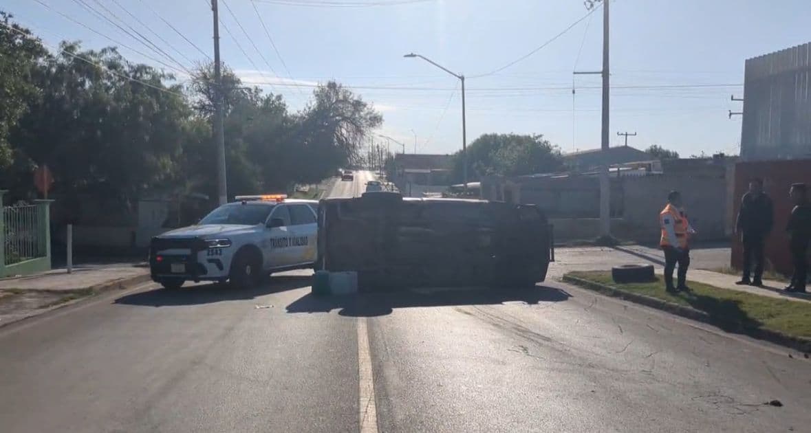 Vuelca joven en Piedras Negras tras llevar serenata a su madre