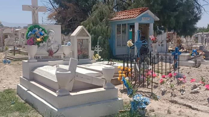Retirarán flores tras 4 o 5 días Retirarán flores tras 4 o 5 días