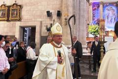 Celebra iglesia con misa el pontificado