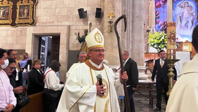 Celebra iglesia con misa el pontificado