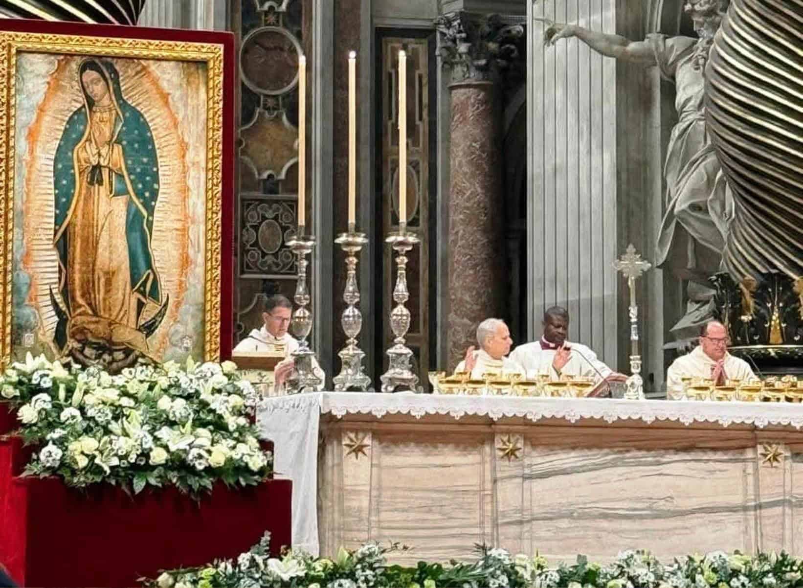 Celebra iglesia con misa el pontificado