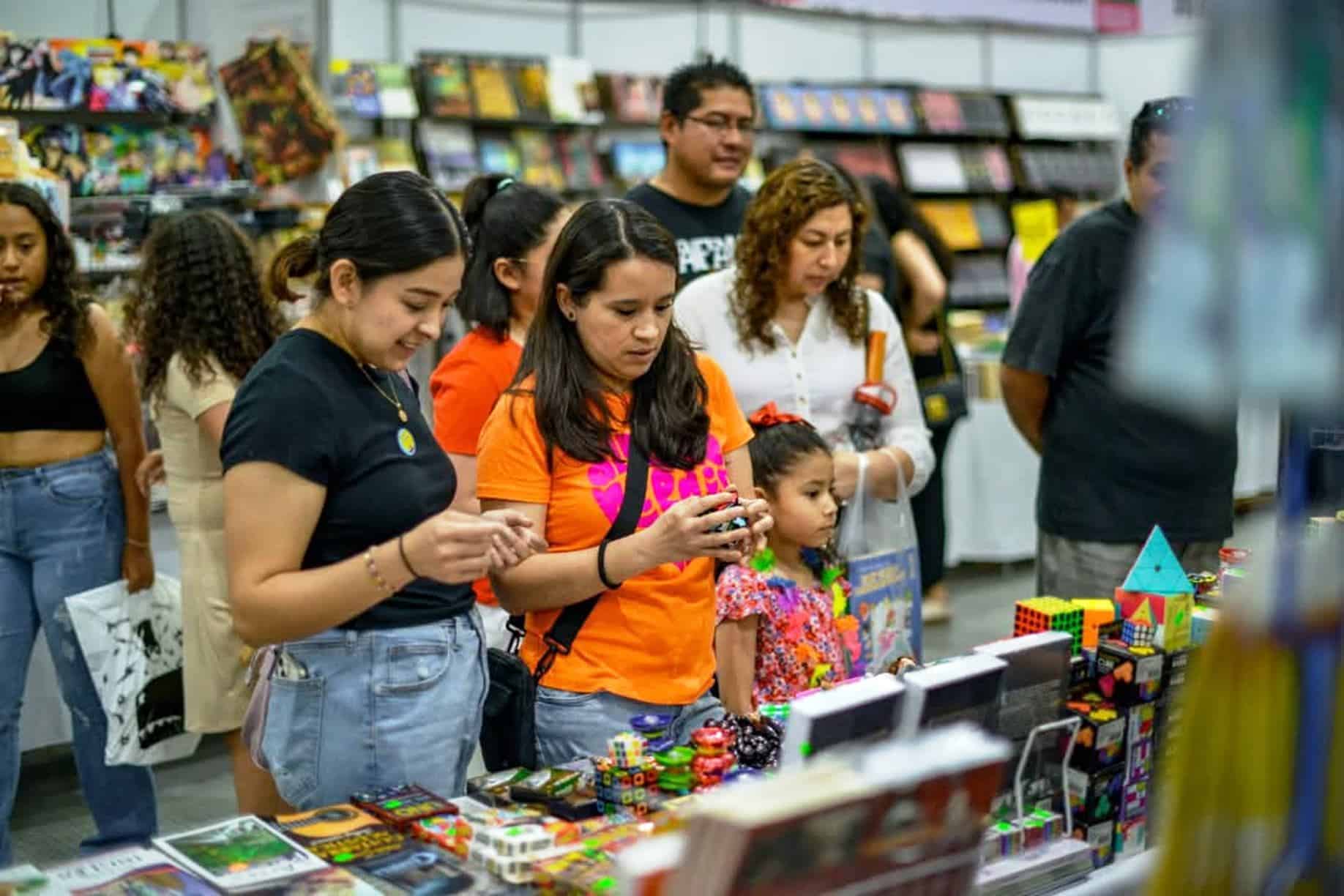 Harán venta nocturna en "la Feria del Libro" Harán venta nocturna en "la Feria del Libro"