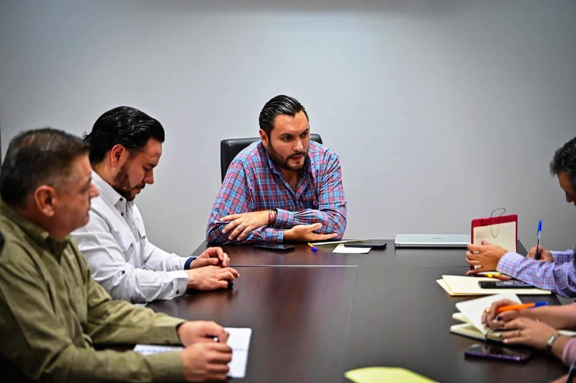 En reunión el Alcalde Carlos Villarreal revisó los trabajos de la Unidad de Mejora Regulatoria.