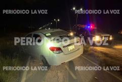 Deja auto abandonado en ciclovía