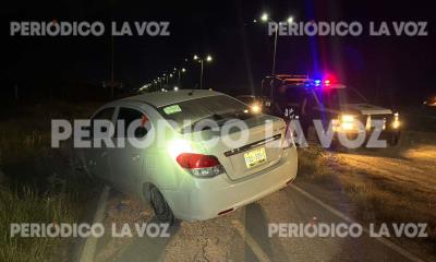Deja auto abandonado en ciclovía