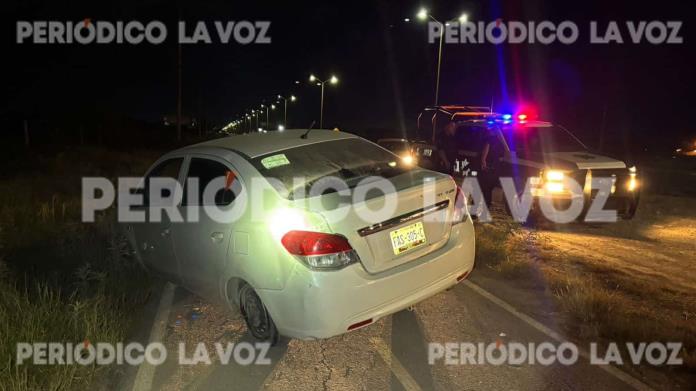 Deja auto abandonado en ciclovía Deja auto abandonado en ciclovía
