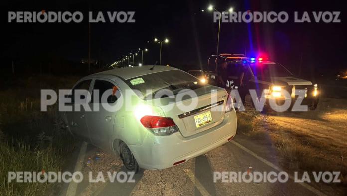 Deja auto abandonado en ciclovía