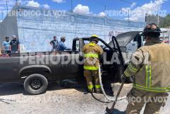 Arde camioneta