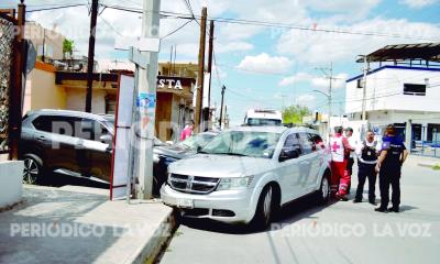 Se le atora llavero y causa fuerte choque