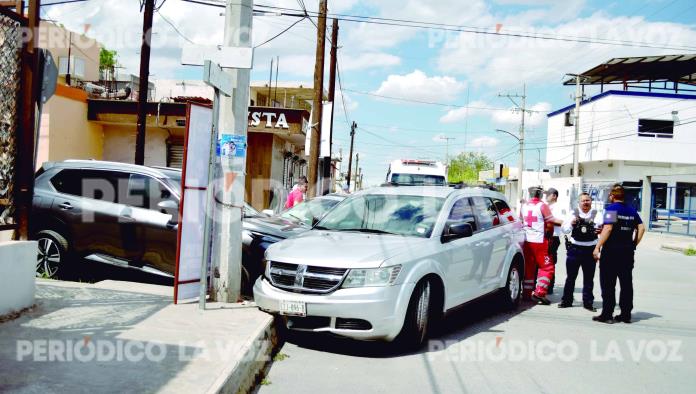 Se le atora llavero y causa fuerte choque