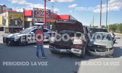 Se le atraviesa a camioneta