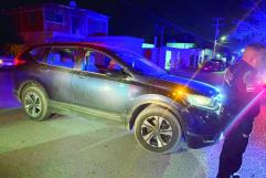 Cierra paso a motociclista