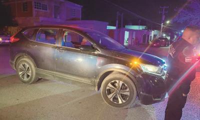 Cierra paso a motociclista