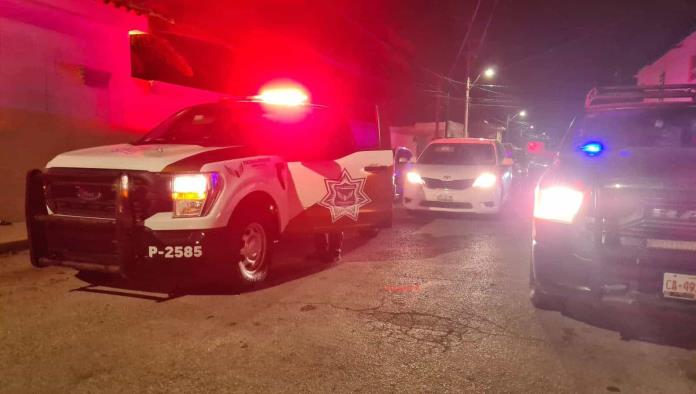Riña en fiesta deja a joven herido con arma blanca en la colonia Año 2000