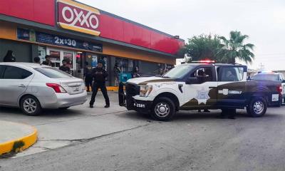 Asaltan con violencia una tienda Oxxo en colonia Villas del Carmen