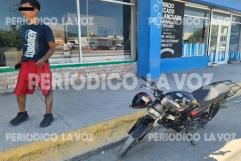 Se le ´mete´ a motociclista