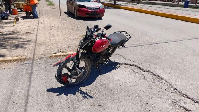 Motociclista resulta  lesionado tras choque