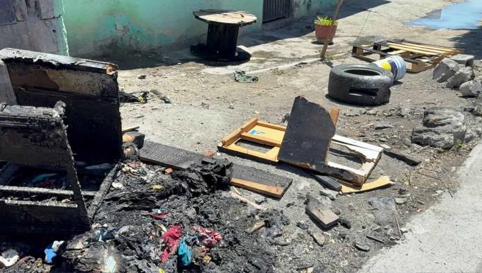 Consume incendio planta alta de casa