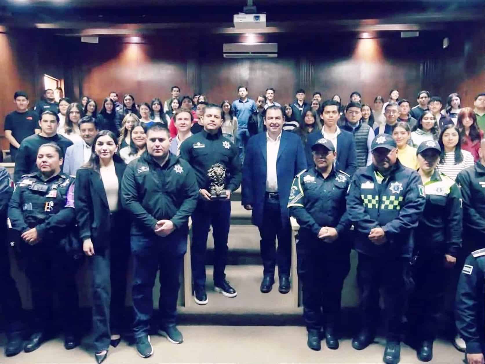 Integran a estudiantes a grupos de Whatsapp