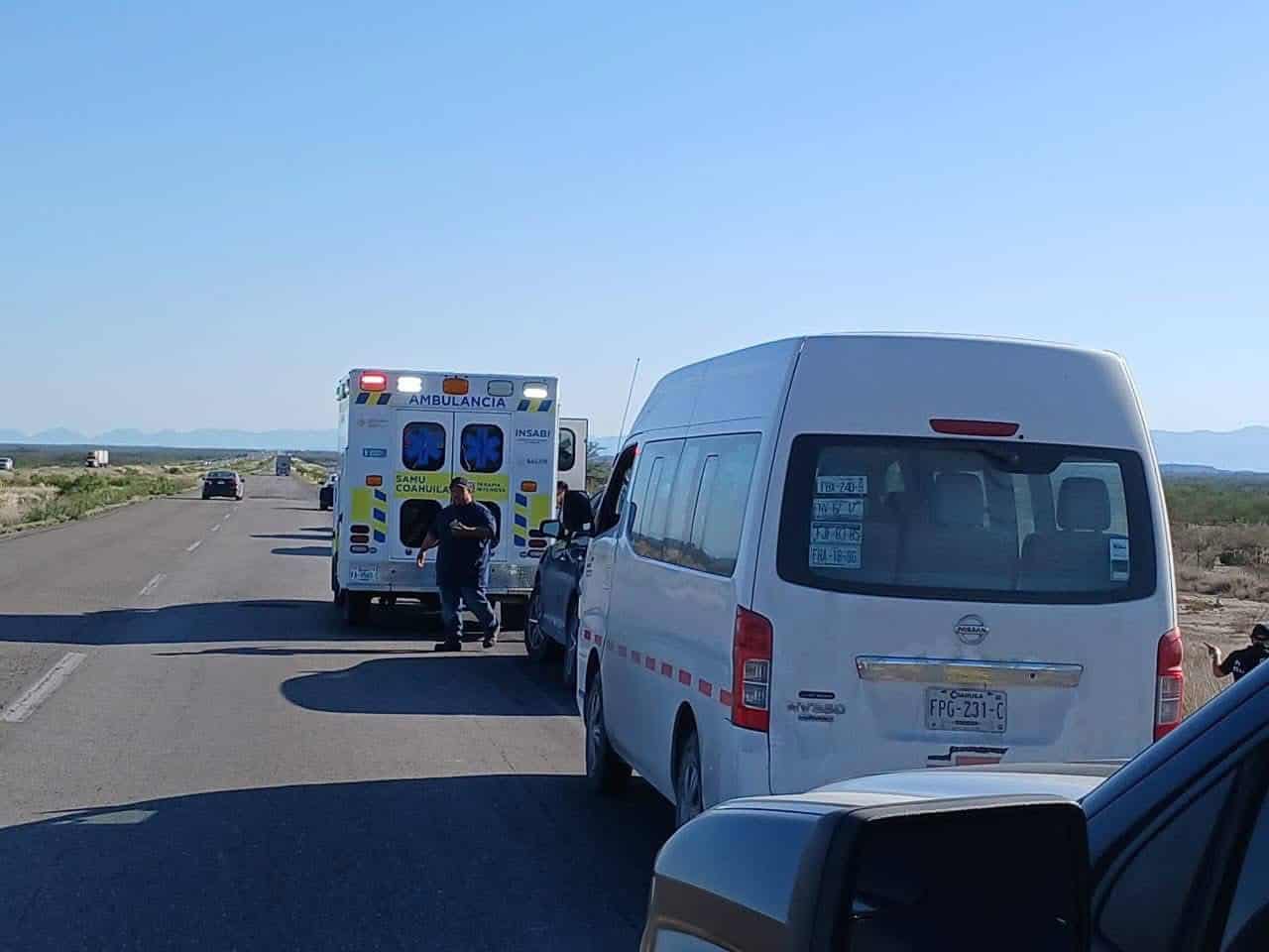 Volcadura en autopista Premier deja a mujer lesionada; moviliza a cuerpos de emergencia