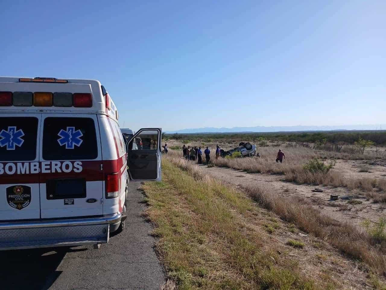 Volcadura en autopista Premier deja a mujer lesionada; moviliza a cuerpos de emergencia