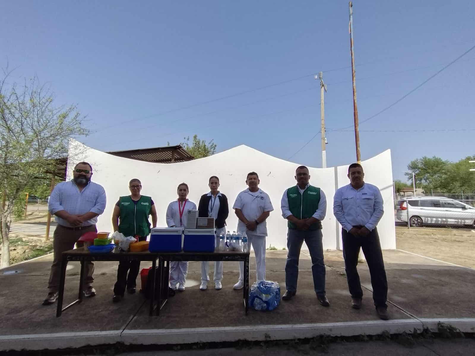Llevan vacunación y fumigación a escuelas rurales por orden del gobernador