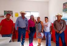 Yesica Sifuentes impulsa al sector rural de Castaños con entrega de pollinaza y semillas