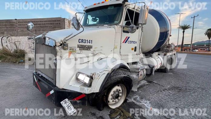 Chocan en el Pape tráiler y revolvedora