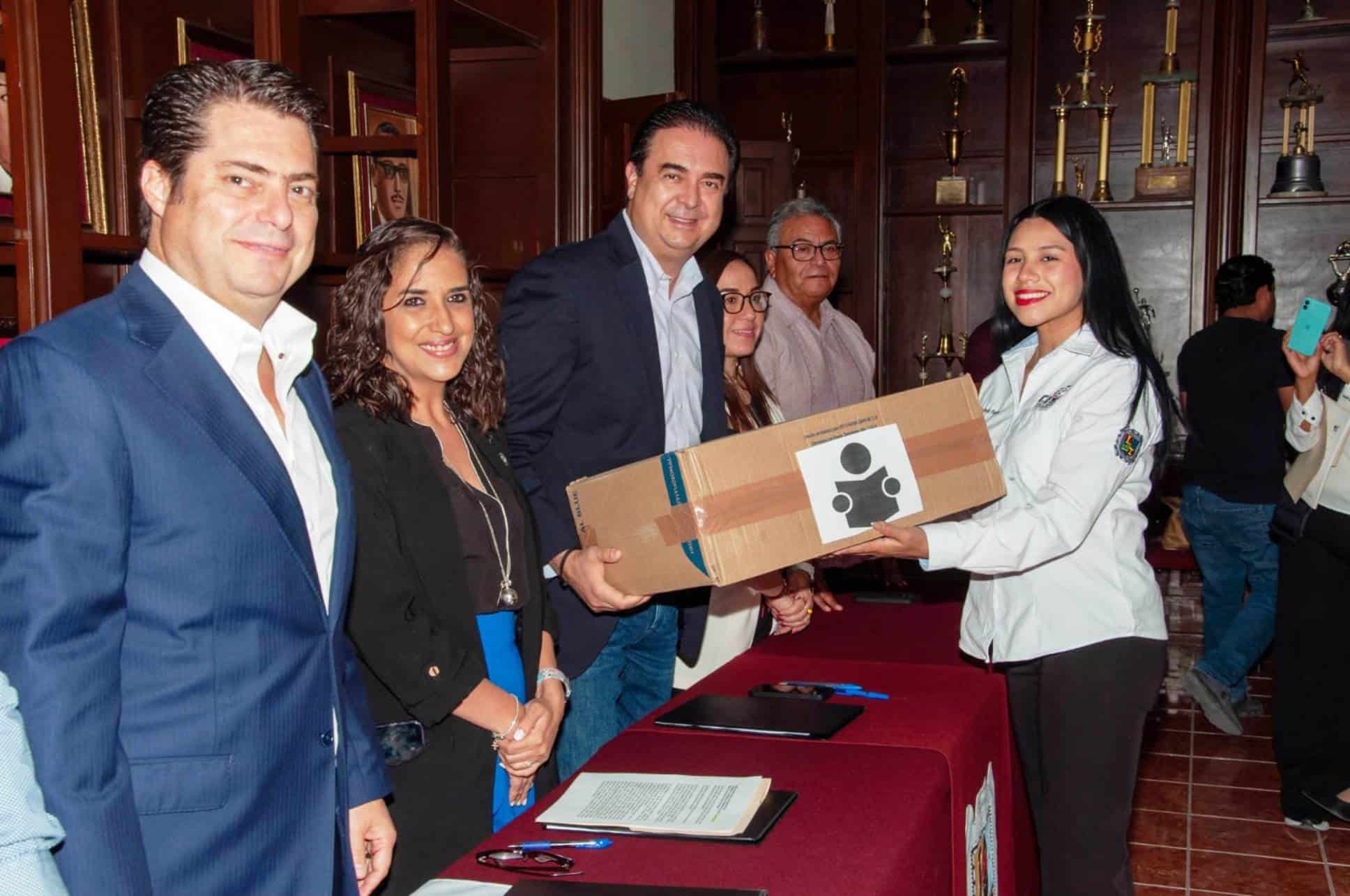 Abatirán el rezago educativo 
