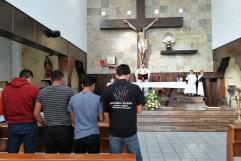 Elevan oración por la salud del Padre Felipe