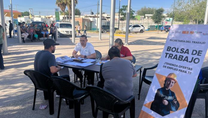 Realizan jornada de empleo en Altos de Santa Teresa de Acuña
