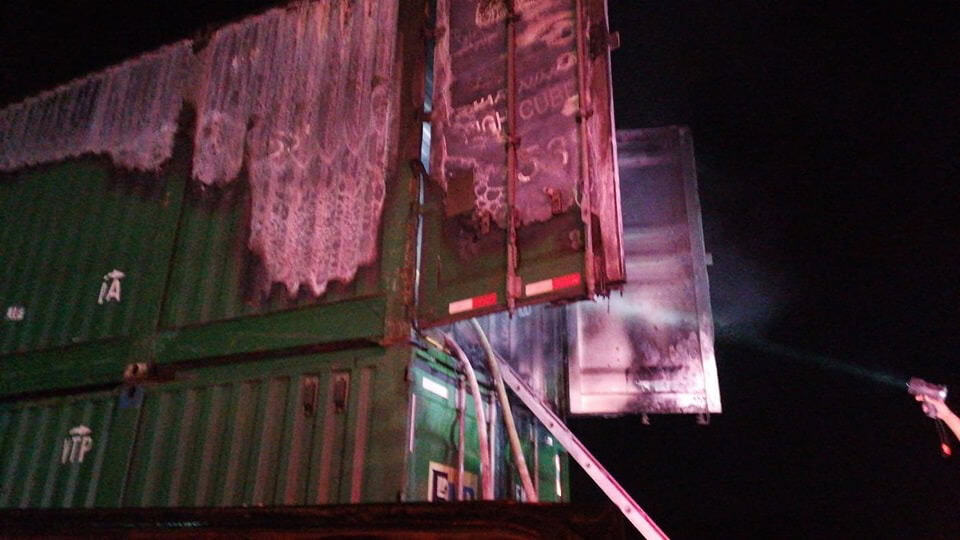 Incendian vagón de tren tras intento de saqueo